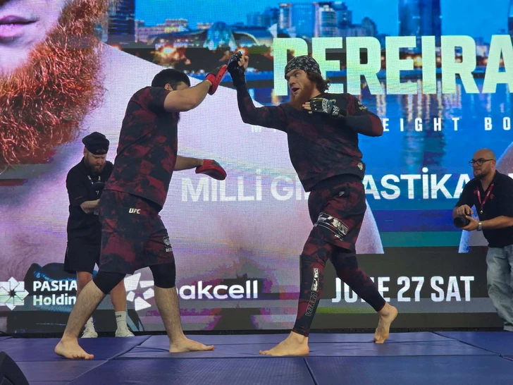 Media.az - Новости Азербайджана - Звезды UFC провели открытую тренировку на Бакинском бульваре