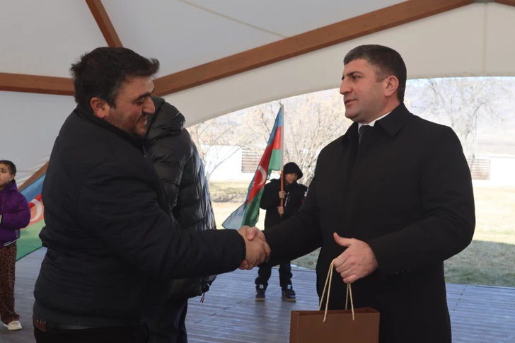 Media.az - Новости Азербайджана - Переехавшие в Кяркиджахан, Ханъюрду и Тезебина жители получили ключи от квартир