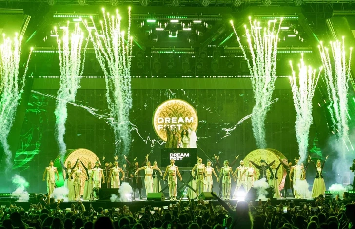 На побережье Каспия стартовал DREAM FEST 2026: как прошло открытие фестиваля