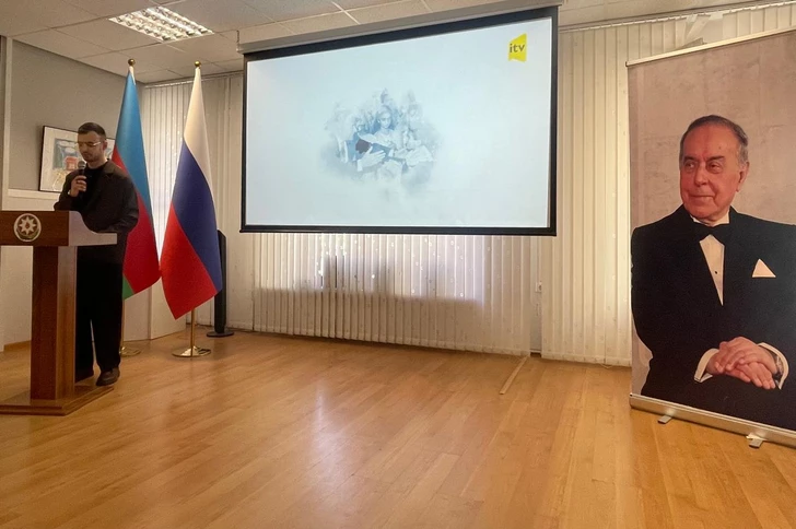 Media.az - Новости Азербайджана - В Екатеринбурге состоялась фотовыставка, посвященная 102-й годовщине со дня рождения Гейдара Алиева