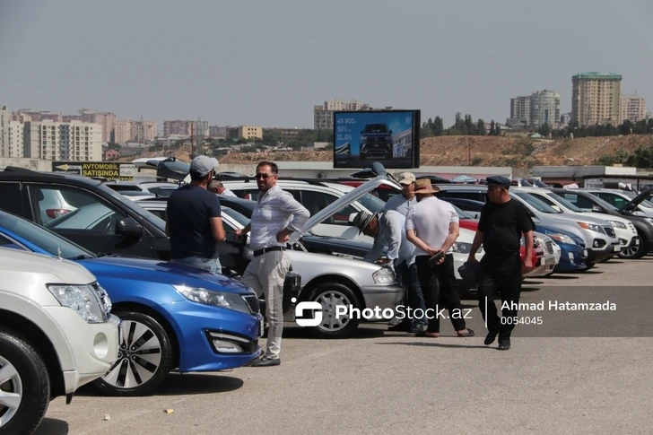 На автомобильном рынке Баку снова наблюдается снижение цен