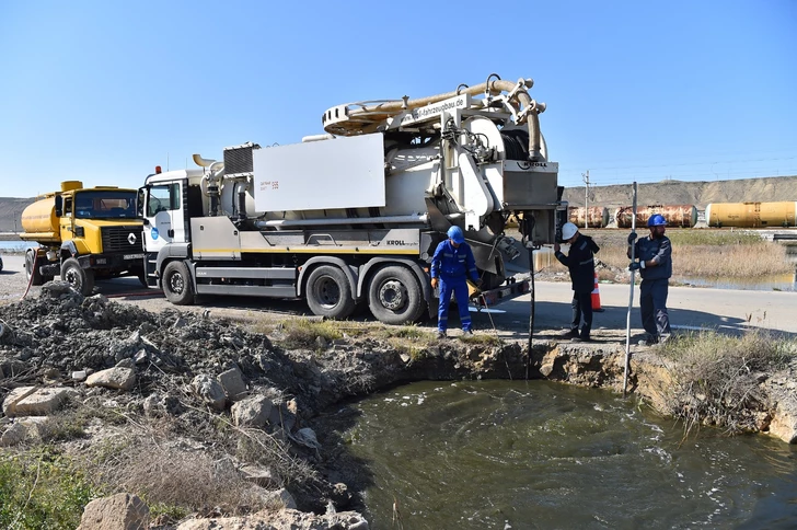 Media.az - Новости Азербайджана - Локбатан под водой: служба водоснабжения откачивает воду с затопленных территорий