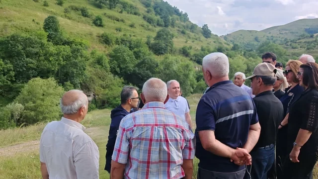 Media.az - Новости Азербайджана - Башир Гаджиев и Рамин Мамедов оценили состояние кладбищ в Кяльбаджарском районе