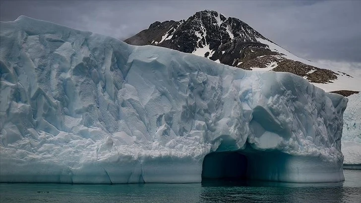 От Антарктиды откололся айсберг размером с остров в Великобритании