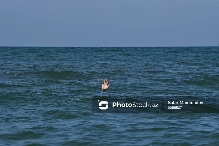 Водолазы МЧС Азербайджана обнаружили тело юноши, утонувшего в море в бакинском поселке