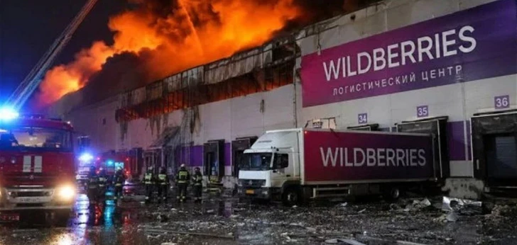 В России горит крупный склад Wildberries после атаки БПЛА