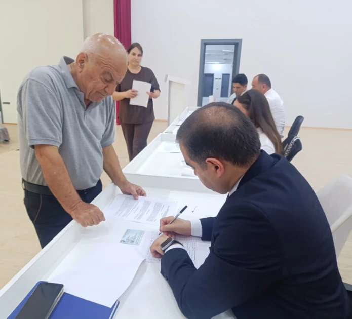 Media.az - Новости Азербайджана - Семьи, прибывшие сегодня в джебраильское село Шукюрбейли, получили ключи от новых домов