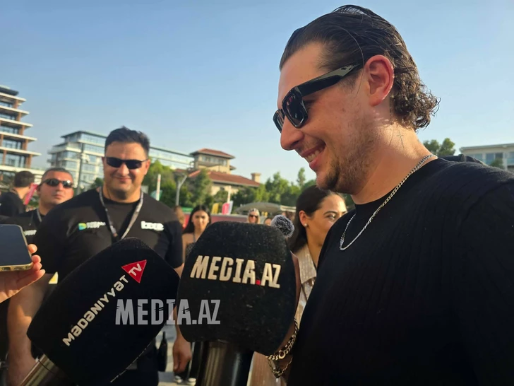 Media.az - Новости Азербайджана - Джон Ньюман открыл именную звезду на Sea Breeze Walk of Fame
