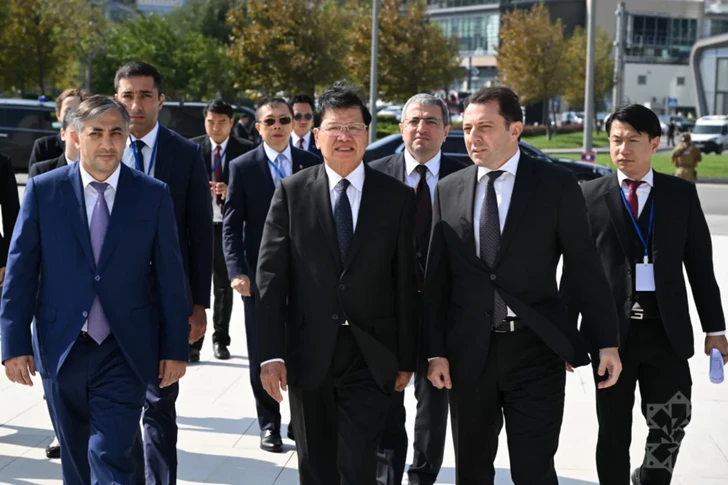 Media.az - Новости Азербайджана - Президент Лаоса Тхонглун Сисулит посетил Парк Победы в Баку