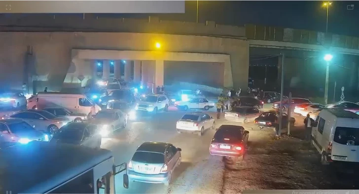 На Говсанской дороге в Баку образовалась пробка из-за ремонтных работ