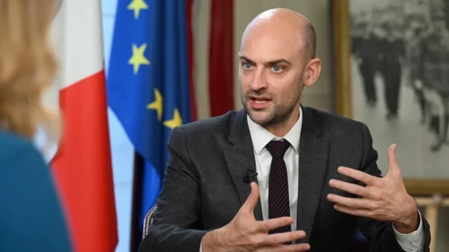 Франция заявила о задержании в Иране двух своих дипломатов