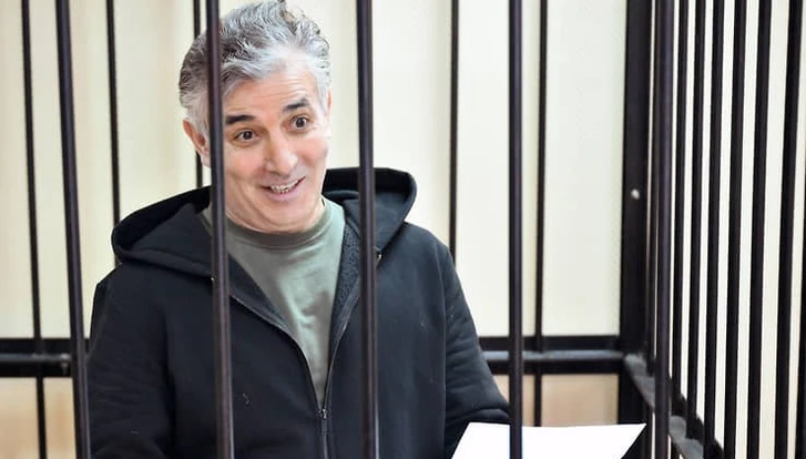 Адвокат Эльман Пашаев судится за пенсию, находясь в СИЗО