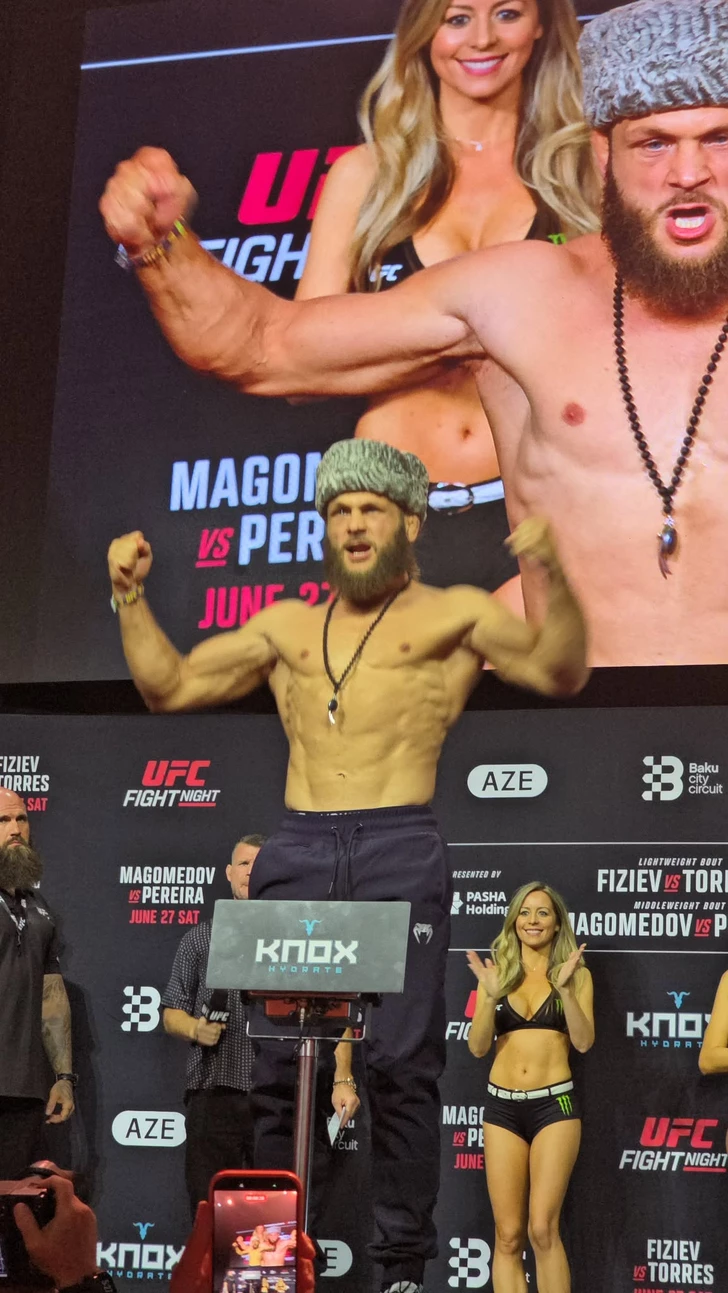 Media.az - Новости Азербайджана - Перед UFC Fight Night в Баку состоялись торжественная церемония взвешивания и битва взглядов