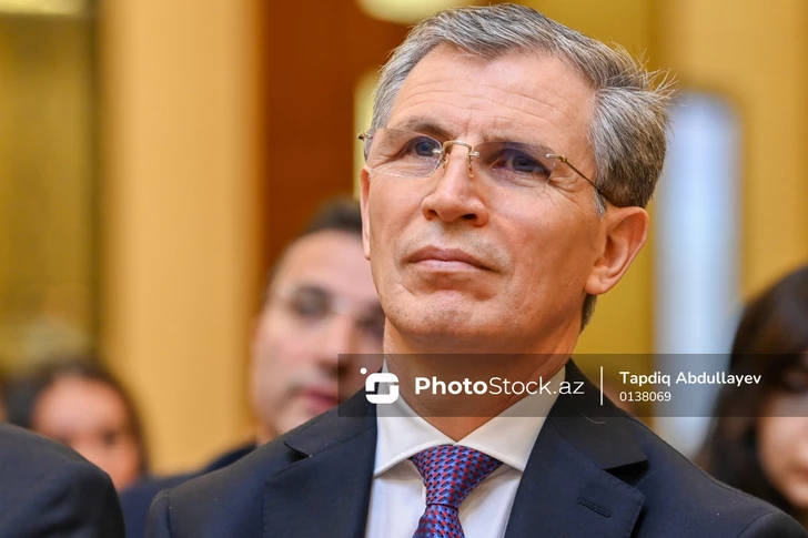 В парламенте Азербайджана подняли вопрос чрезмерной цифровой зависимости среди детей