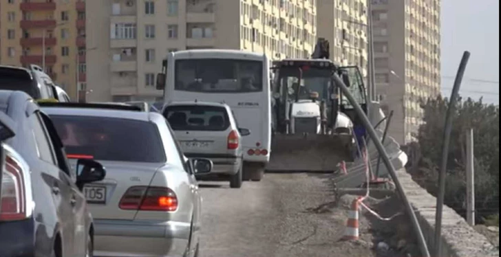 На дороге Сарай–Сумгайыт постоянные пробки: водители требуют ускорить ремонт