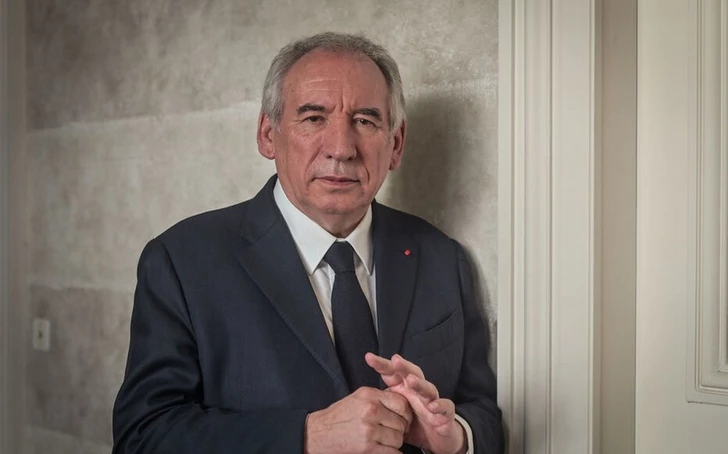 Премьер Франции считает поддержку Трампом Ле Пен вмешательством во внутренние дела