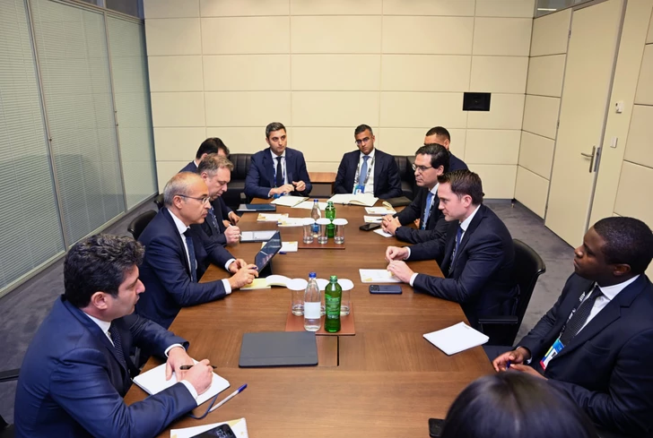 Глава Минэкономики Азербайджана провел переговоры с CEO Brookfield Asset Management
