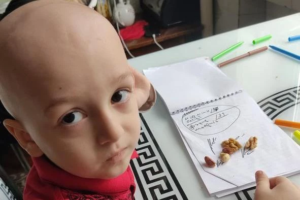 Тяжелая борьба за жизнь: 8-летнему Аббасу срочно требуется ПЭТ-обследование