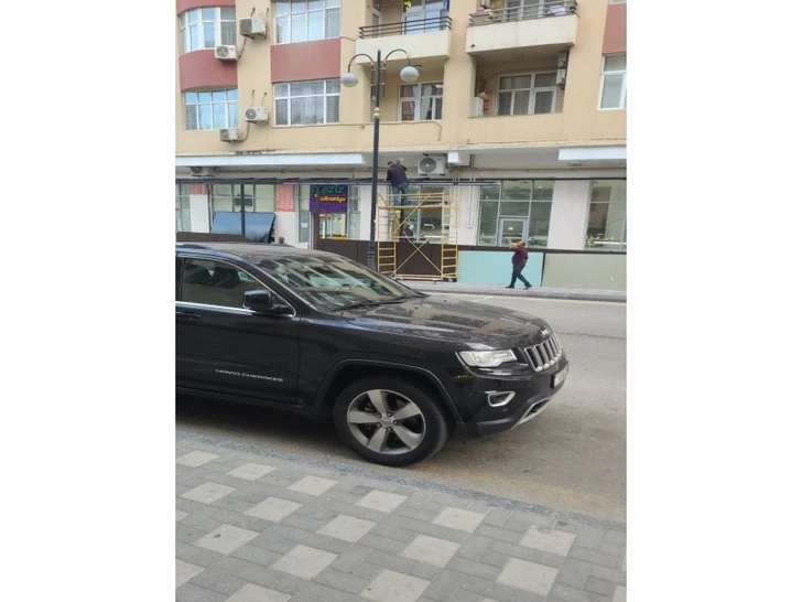 Media.az - Новости Азербайджана - В Баку демонтирована незаконная пристройка на пешеходном тротуаре
