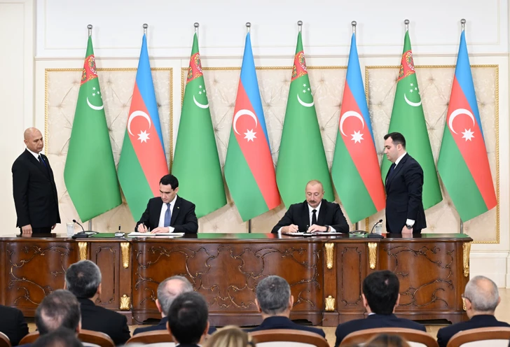 Азербайджан и Туркменистан провели церемонию обмена подписанными документами