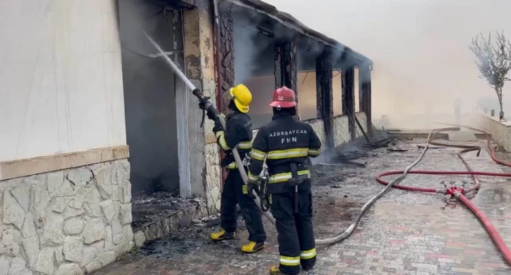 В центре отдыха одного из бакинских поселков произошел пожар