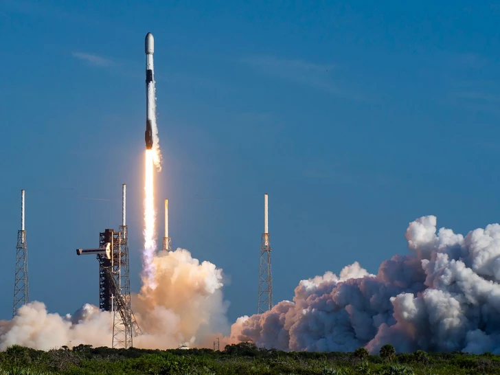 SpaceX запустила ракету со спутниками для военно-космической разведки США