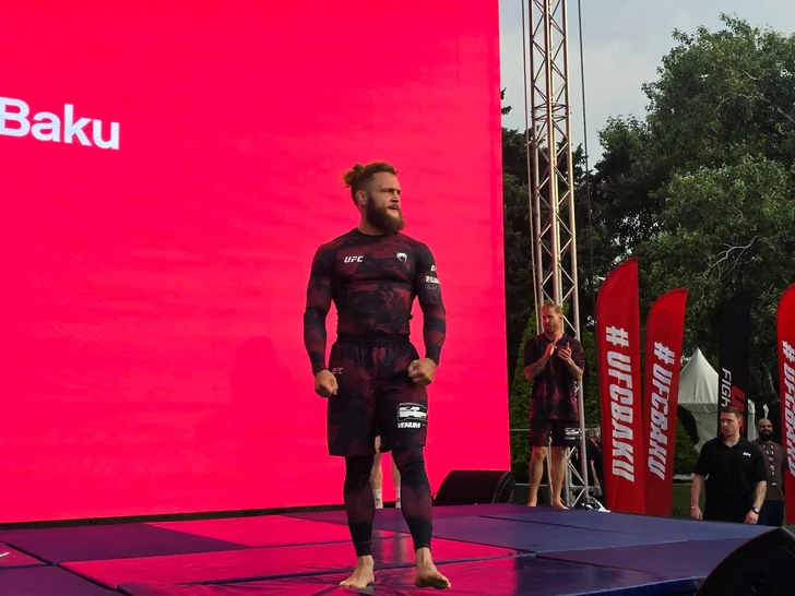 Media.az - Новости Азербайджана - Звезды UFC провели открытую тренировку на Бакинском бульваре
