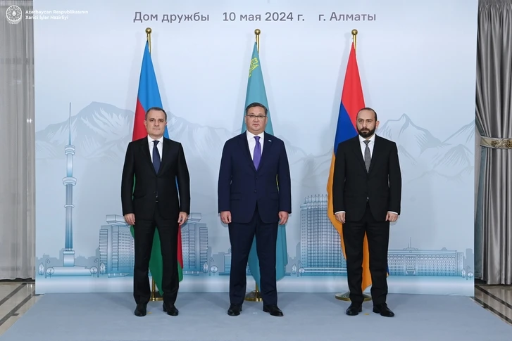 Глава МИД Азербайджана поблагодарил Казахстан за поддержку в проведении переговоров