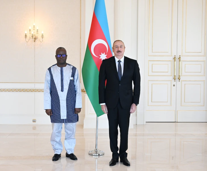 Президент Азербайджана принял верительные грамоты новоназначенного посла Буркина-Фасо