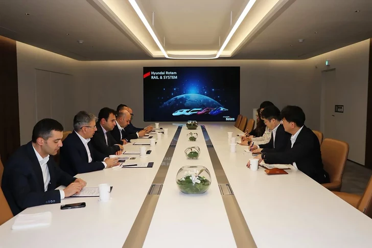Делегация Бакинского метрополитена посетила завод Hyundai Rotem в Южной Корее