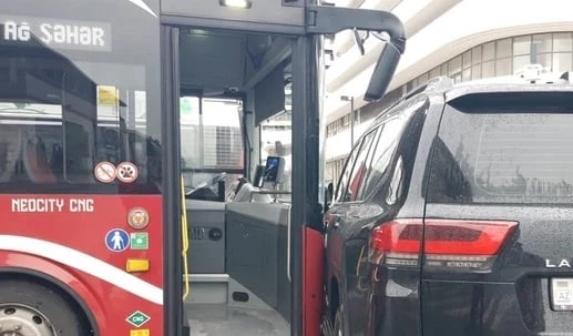 Водители подрезают автобусы, пассажиры падают: что происходит на дорогах Баку