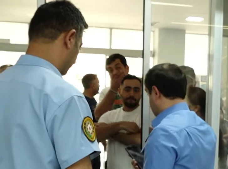В Баку разгорелся скандал в больнице: медики устроили спор при маленьких пациентах