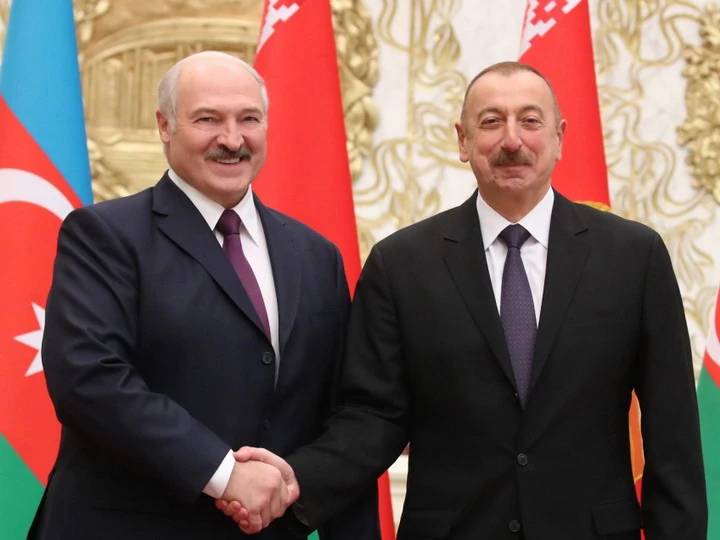 Президент Ильхам Алиев поздравил Александра Лукашенко