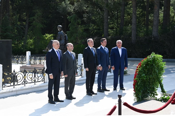 Media.az - Новости Азербайджана - Коллектив МИД почтил память Гейдара Алиева в День сотрудников органов дипслужбы
