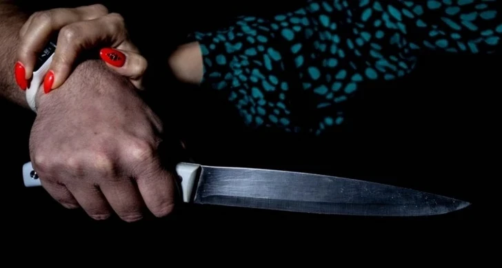 В Хырдалане супруги нанесли друг другу смертельные ножевые ранения