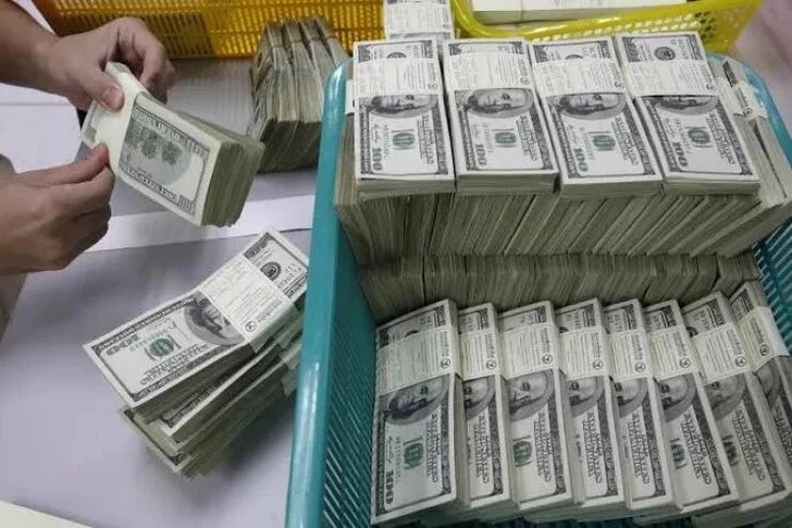Денежные переводы из ОАЭ в Азербайджан выросли более чем на 25%