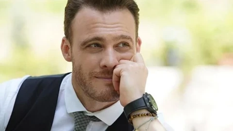 Звезда «Постучись в мою дверь» Керем Бюрсин вызван в прокуратуру