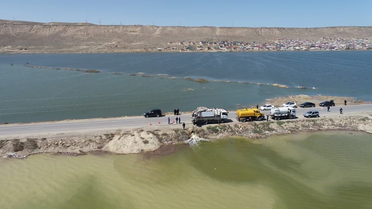 Media.az - Новости Азербайджана - Локбатан под водой: служба водоснабжения откачивает воду с затопленных территорий