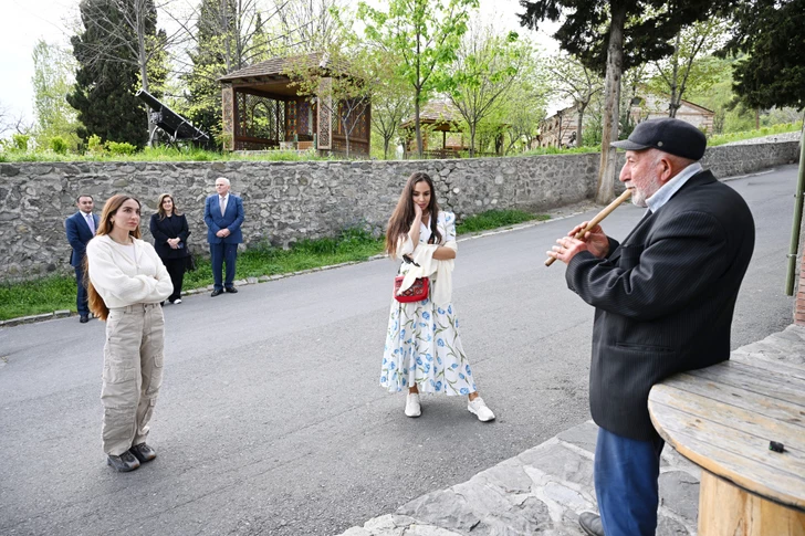 Media.az - Новости Азербайджана - Лейла Алиева и Арзу Алиева приняли участие в открытии восстановленных памятников в Шеки