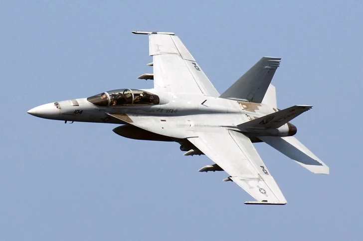 Кувейтский F/A-18 по ошибке сбил три истребителя ВВС США