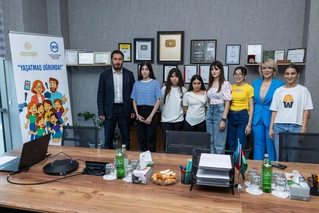 Воспитанницы детдома в рамках проекта «Во имя жизни!» встретились с директором Baku TV