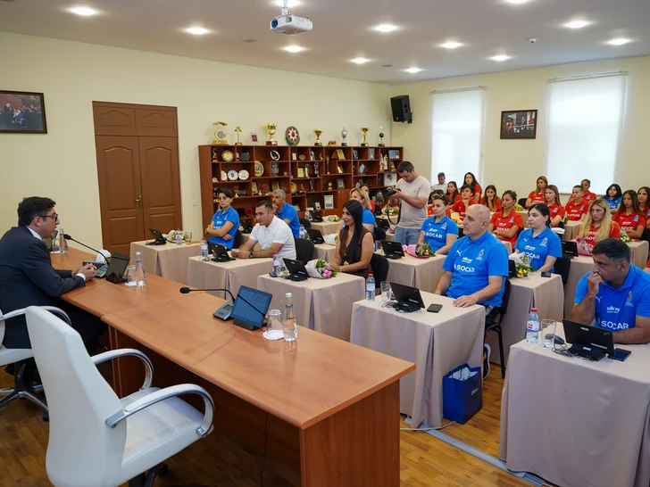 Media.az - Новости Азербайджана - Фарид Гаибов встретился с женской сборной Азербайджана по футболу