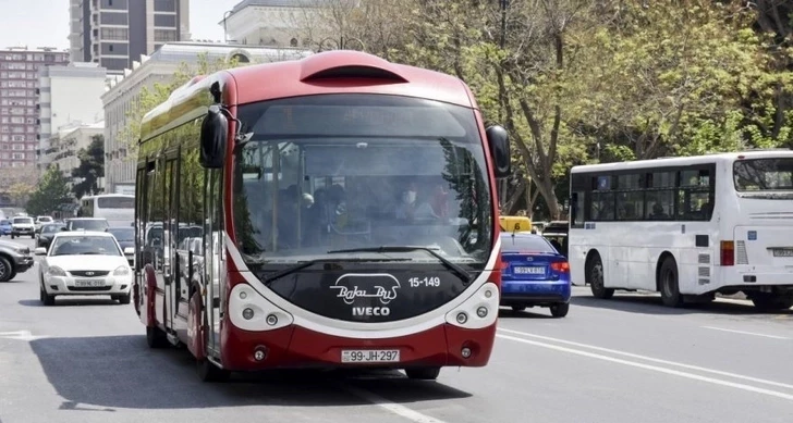 После начала разделения линий метро пассажиры жалуются на нехватку автобусов в Баку