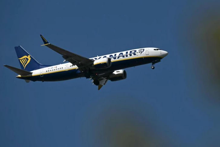 В самолете Ryanair во время полета разбилось окно, есть пострадавший