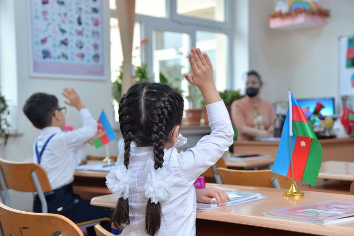Школы для переселенцев в Баку и на Абшероне могут закрыть: что будет с учениками и учителями