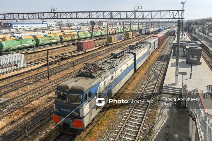 В Азербайджане выросли железнодорожные и автомобильные грузоперевозки