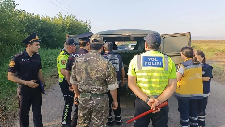 Два человека погибли после падения автомобиля в канал в Товузе