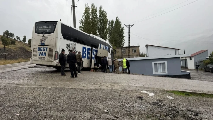 Media.az - Новости Азербайджана - Автобус протаранил крышу жилого дома в Турции: один человек погиб, 14 пострадали