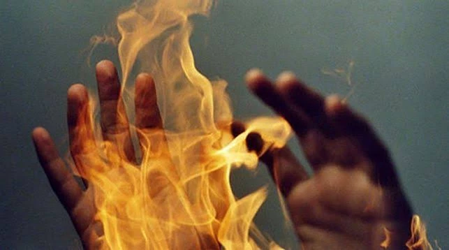 В Гёйгёльском районе мужчина поджег супругу после бытовой ссоры
