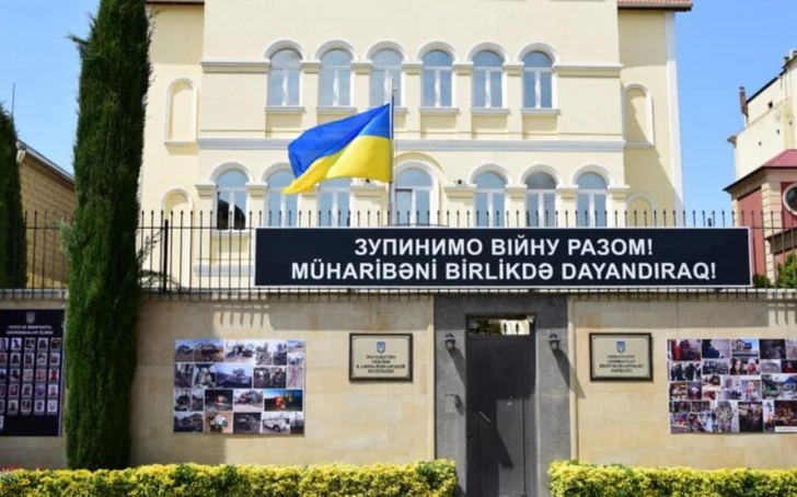 Посольство Украины в Азербайджане приспустило свои флаги